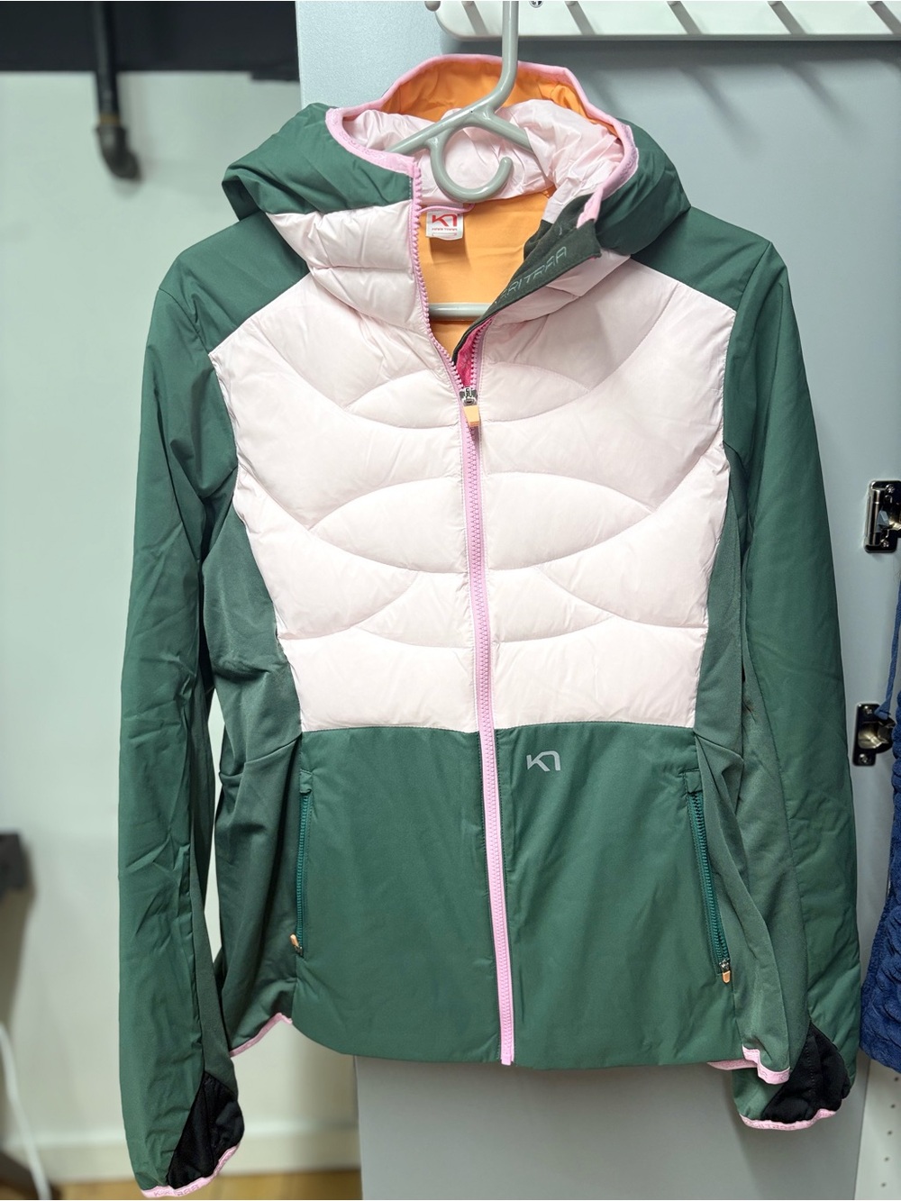 Kari Traa Green and Light Pink Hooded Insulated Jacket- never worn!